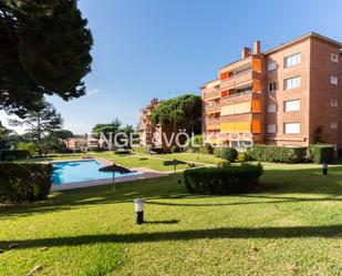 Vista exterior de Àtic en venda en Sant Vicenç de Montalt amb Aire condicionat, Piscina i Balcó