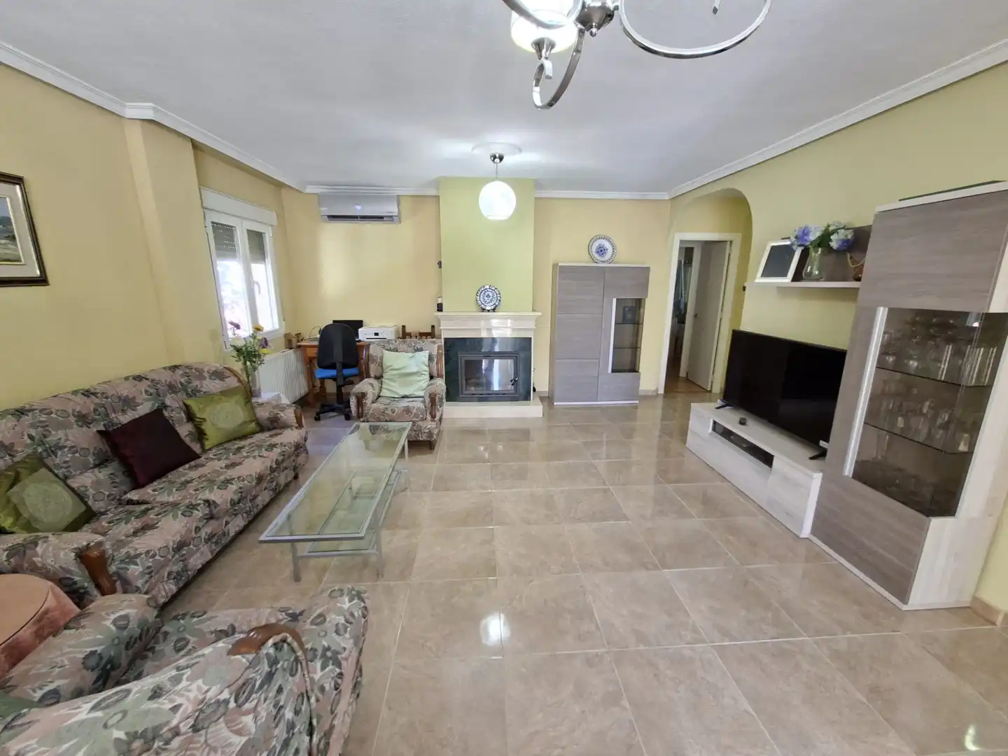 Sala d'estar de Casa o xalet en venda en Plasencia amb Aire condicionat, Calefacció i Terrassa