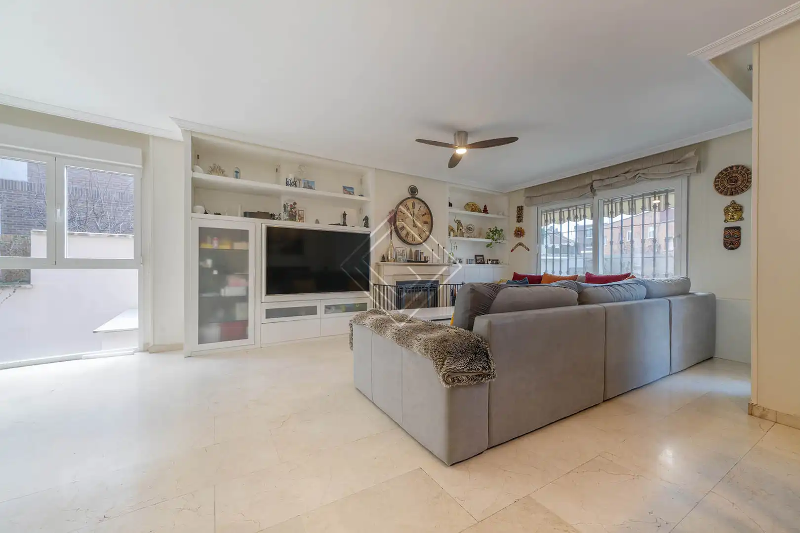 Sala de estar de Casa adosada en venta en Pozuelo de Alarcón con Aire acondicionado, Jardín privado y Terraza