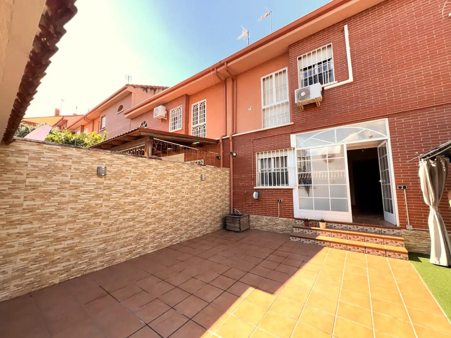 Vista exterior de Casa o chalet en venta en Loeches con Aire acondicionado, Calefacción y Parquet