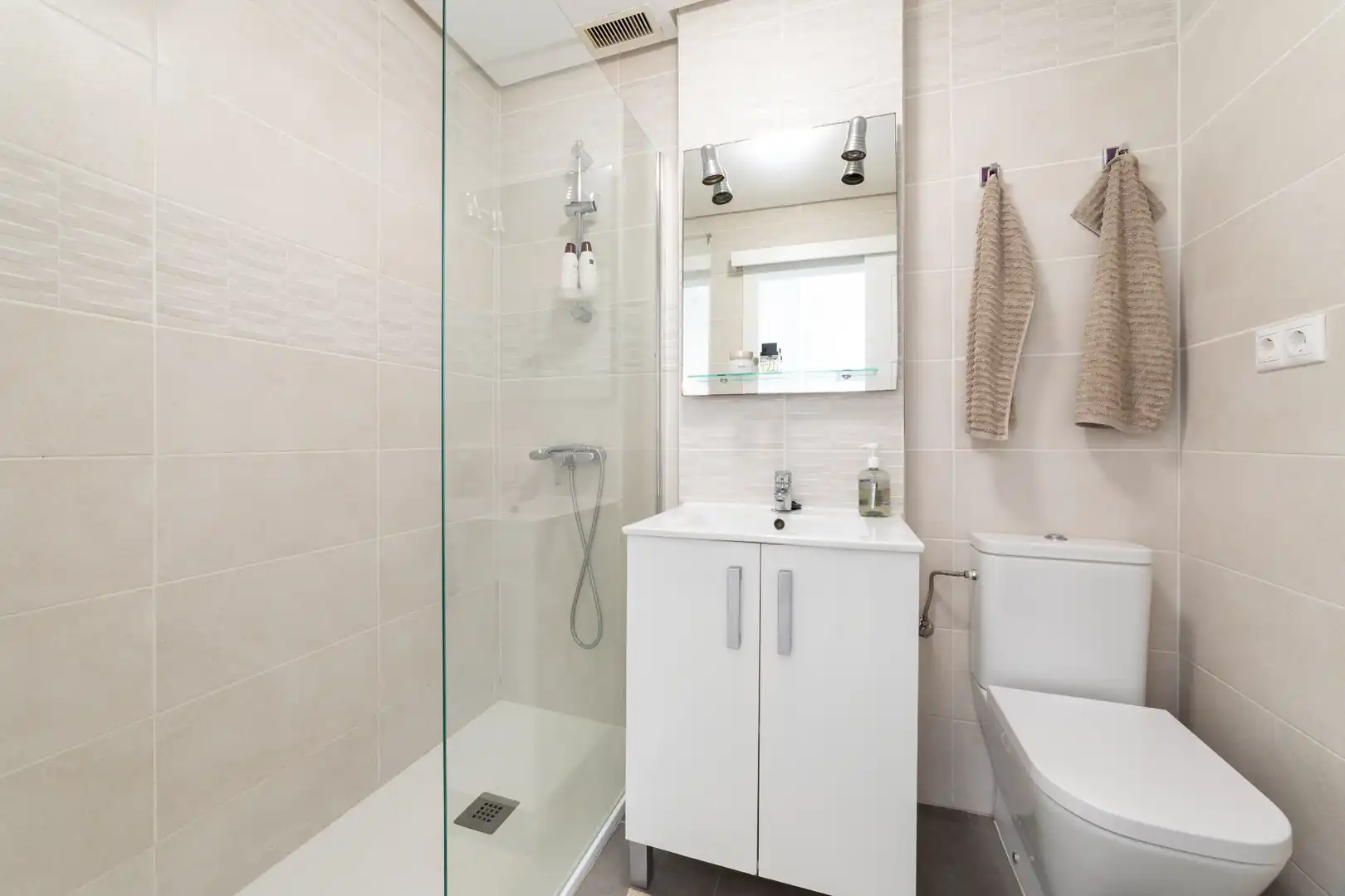 Baño de Piso en venta en  Palma de Mallorca con Aire acondicionado, Parquet y Terraza