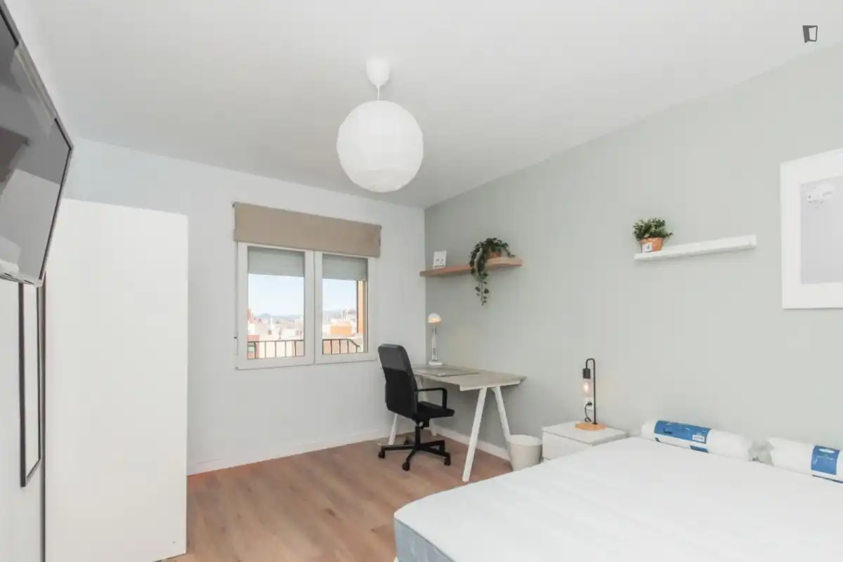Room in Centre