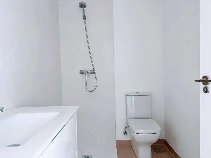 Baño de Piso de alquiler en Madrid con Aire acondicionado, Calefacción y Trastero