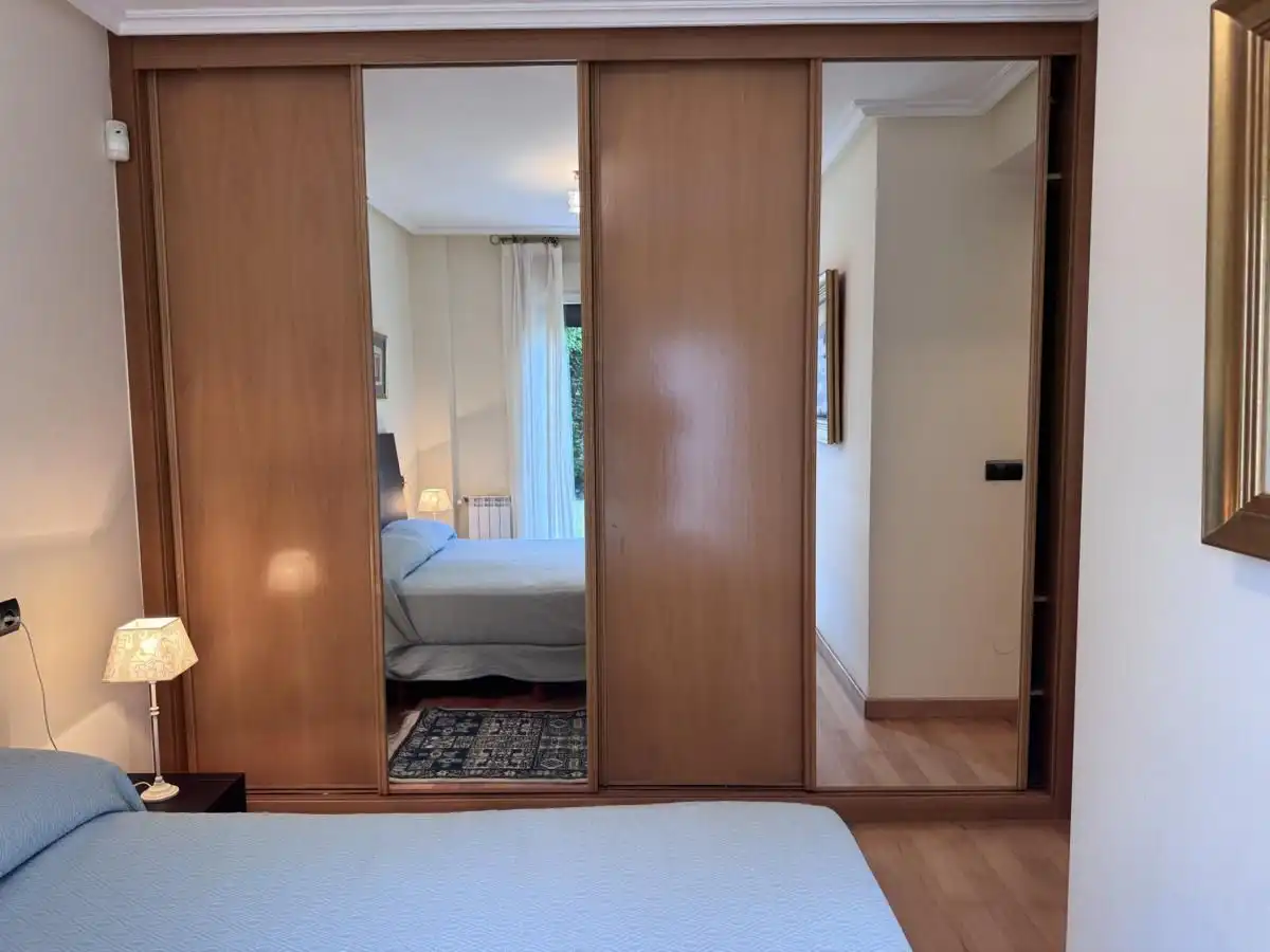 Schlafzimmer von Wohnung zum Verkauf in Llanes mit Heizung, Privatgarten und Terrasse