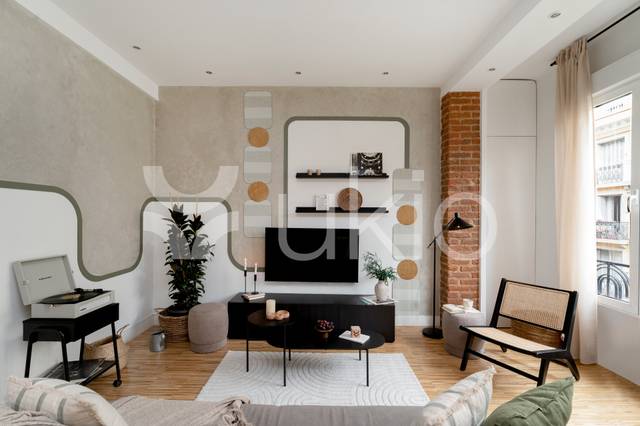 Apartamento en Alquiler en Calle de Rafael Calvo en Almagro