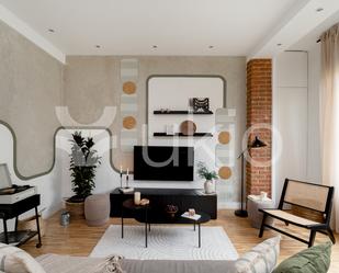 Sala d'estar de Apartament de lloguer en  Madrid Capital amb Aire condicionat, Calefacció i Moblat