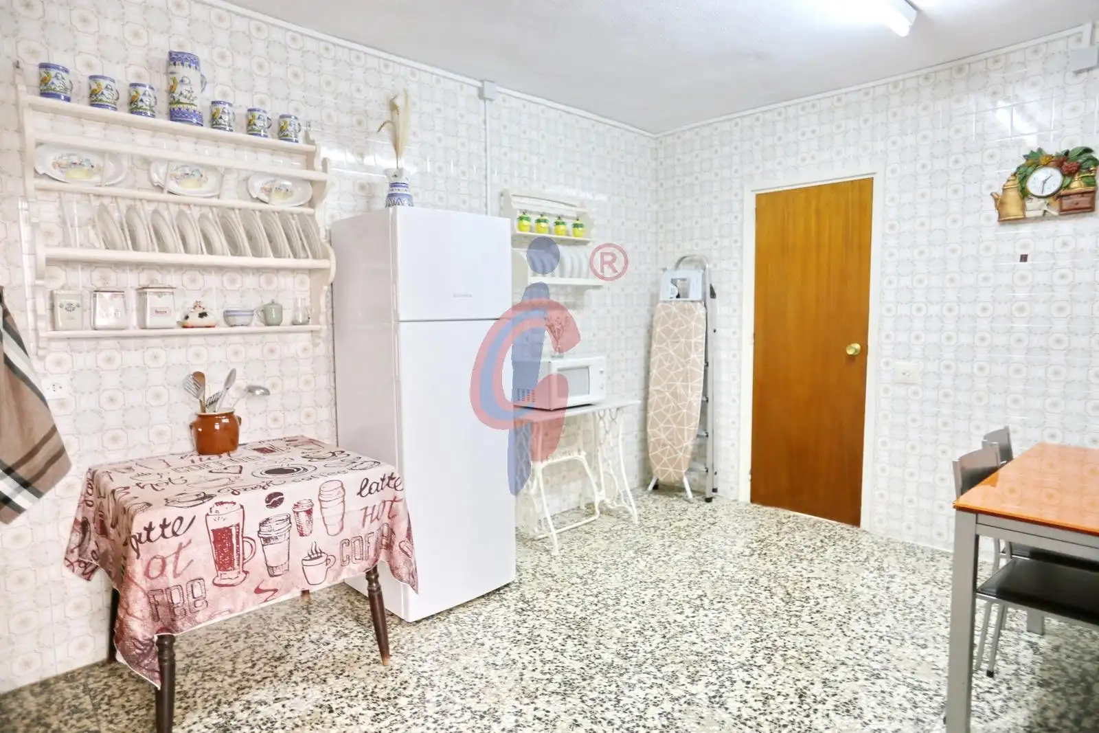 Cuina de Apartament de lloguer en Guardamar del Segura amb Aire condicionat, Calefacció i Moblat