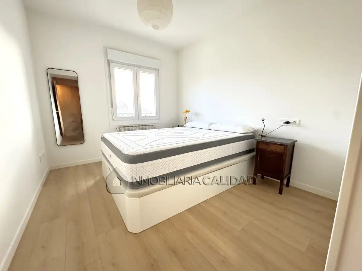 Bedroom of Flat for rent in Burgos  with Heating and Furnished