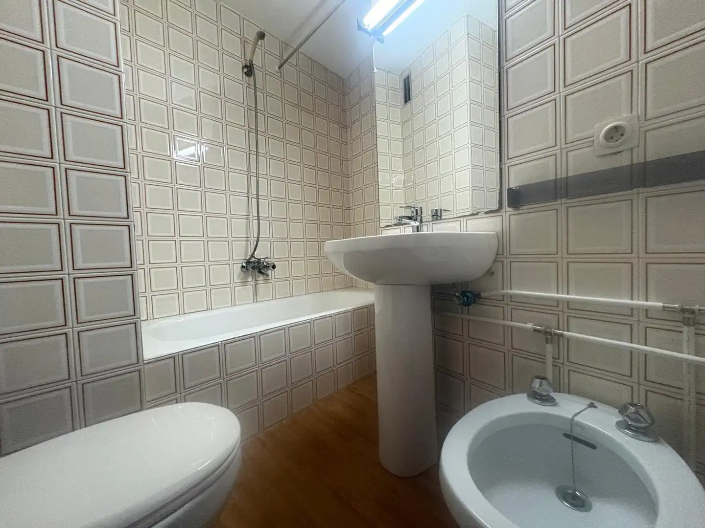 Baño de Piso en venta en Algeciras con Terraza y Balcón