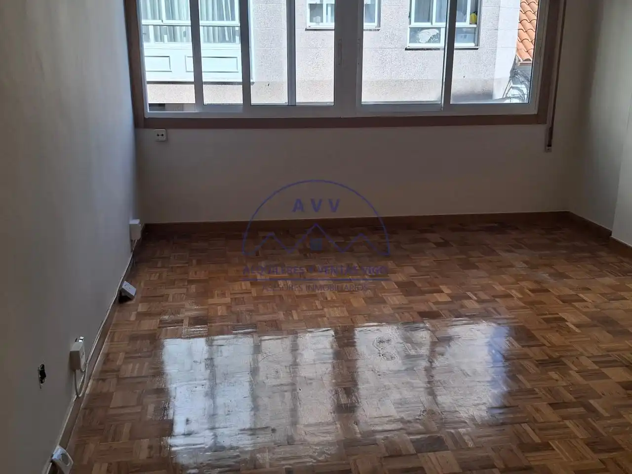 Flat for rent in Vigo   with Parquet flooring
