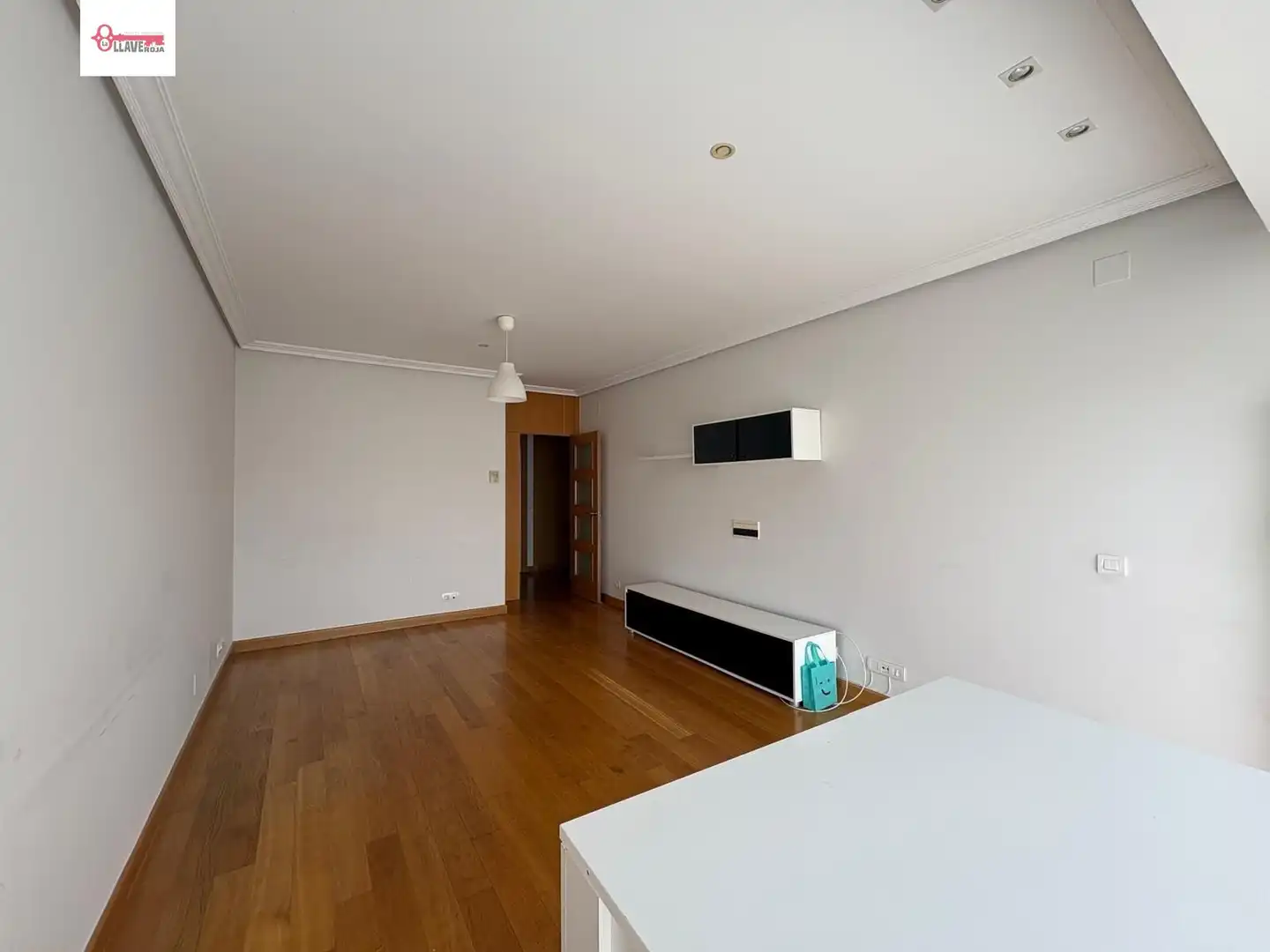 Sala d'estar de Apartament en venda en Burgos amb Calefacció, Traster i Piscina comunitària