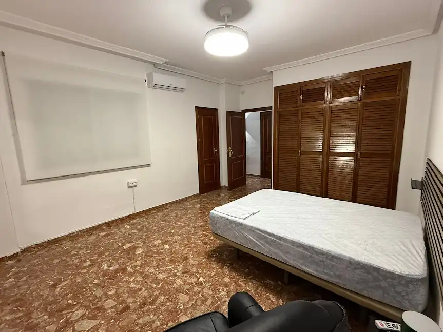 Flat for rent in Calle Romea, 9, Linarejos