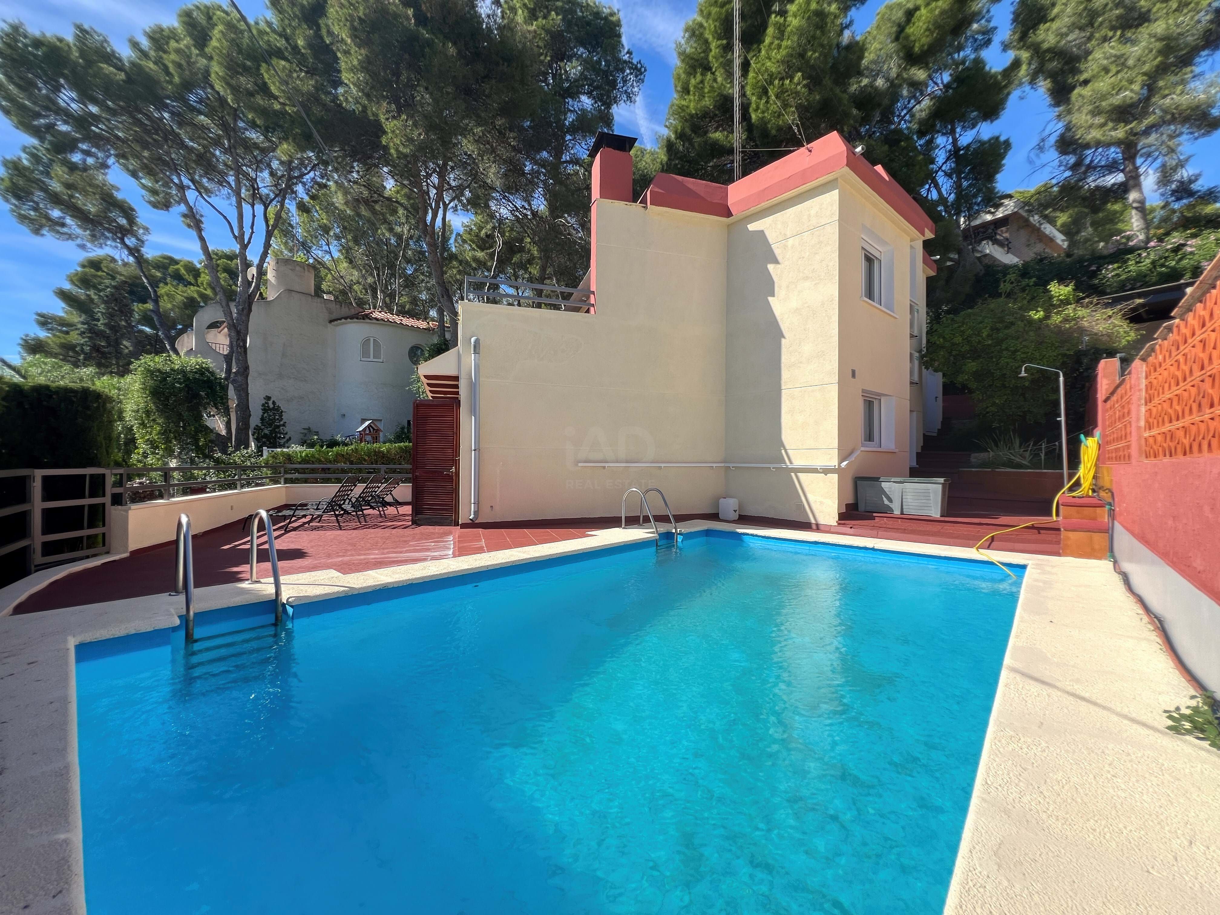 Swimming pool of House or chalet for sale in  Tarragona Capital  with Air Conditioner, Heating and Terrace