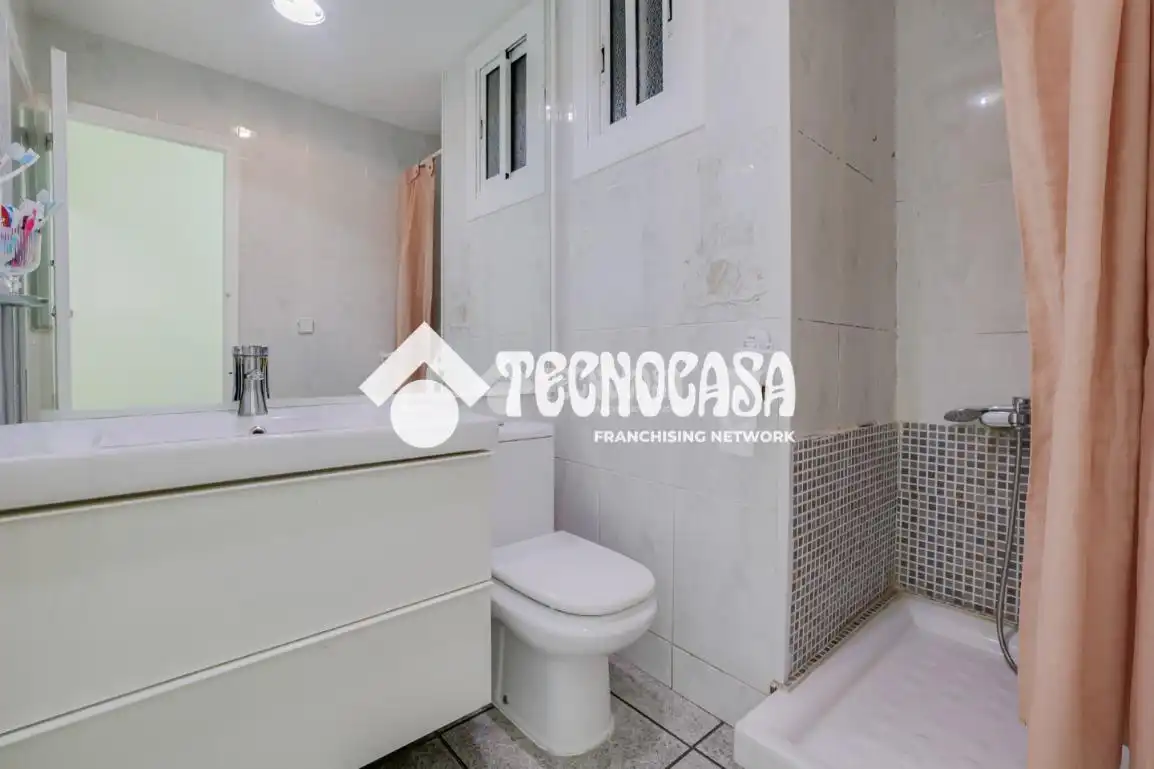 Baño de Piso en venta en Sant Adrià de Besòs con Calefacción y Balcón