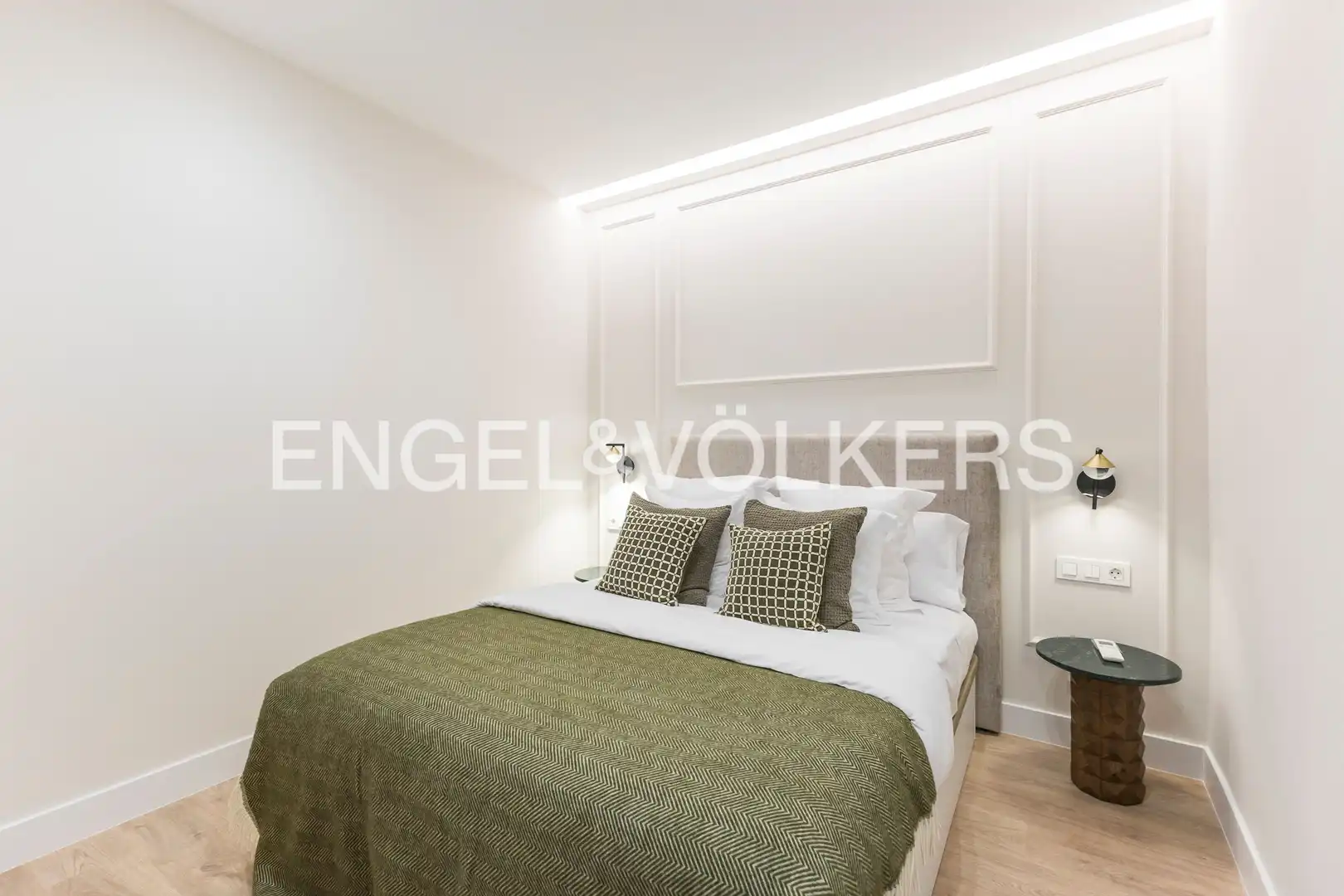 Bedroom of Flat for rent in Madrid  with Air Conditioner, Heating and Furnished