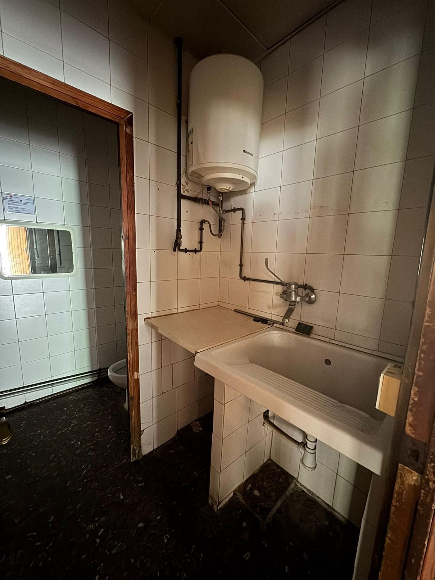 Bany de Local de lloguer en Cornellà de Llobregat