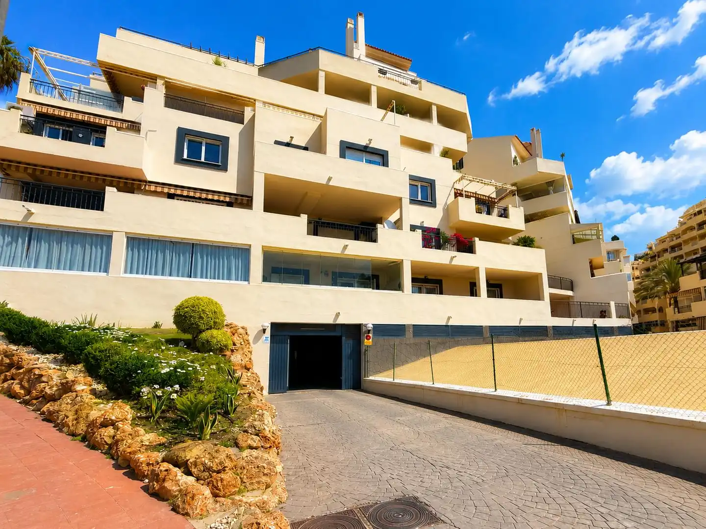 Exterior view of Flat for sale in Benalmádena  with Air Conditioner, Terrace and Furnished