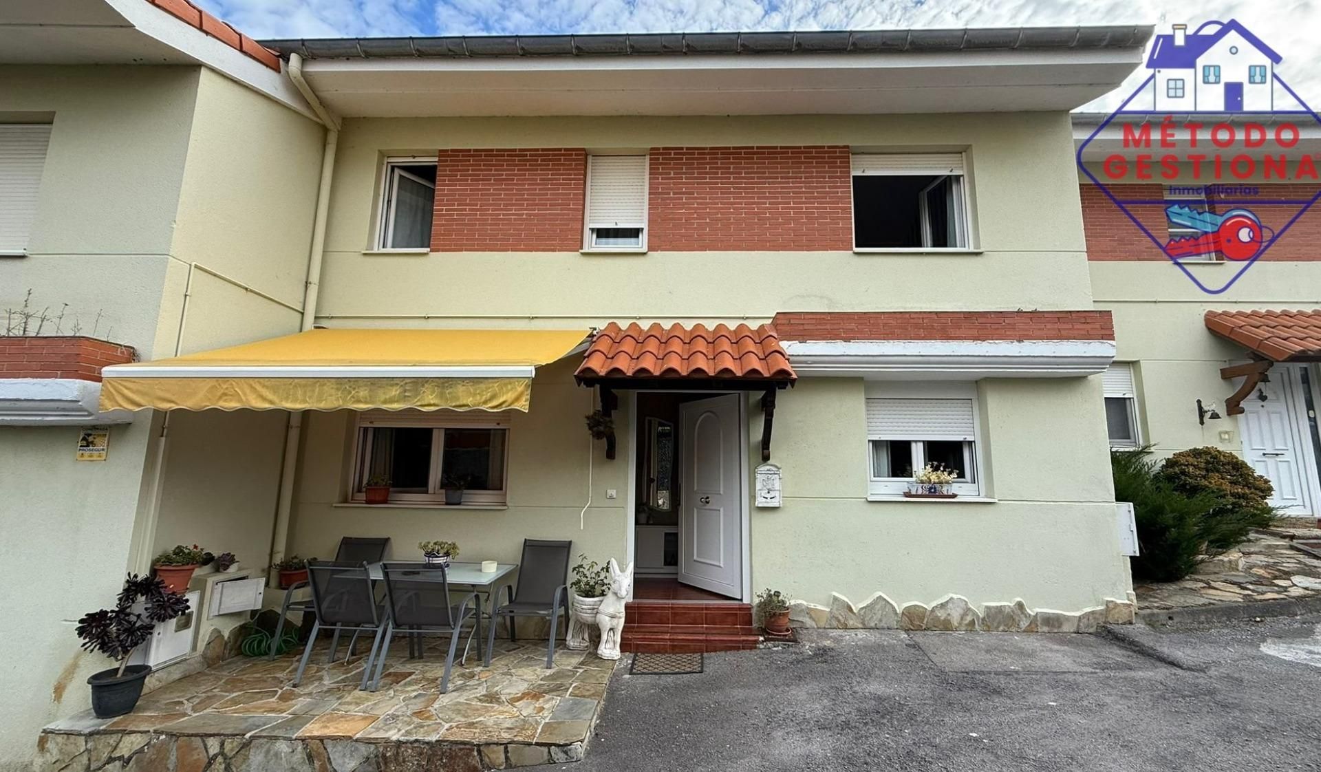 Casa adosada en venta en Cuchía