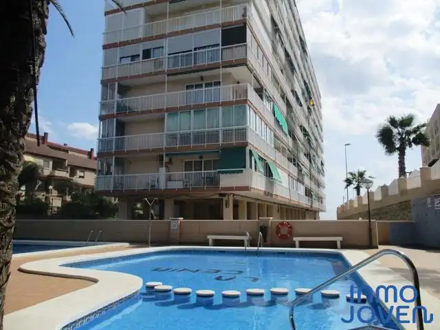 Vista exterior de Apartamento de alquiler en El Campello con Aire acondicionado, Terraza y Amueblado