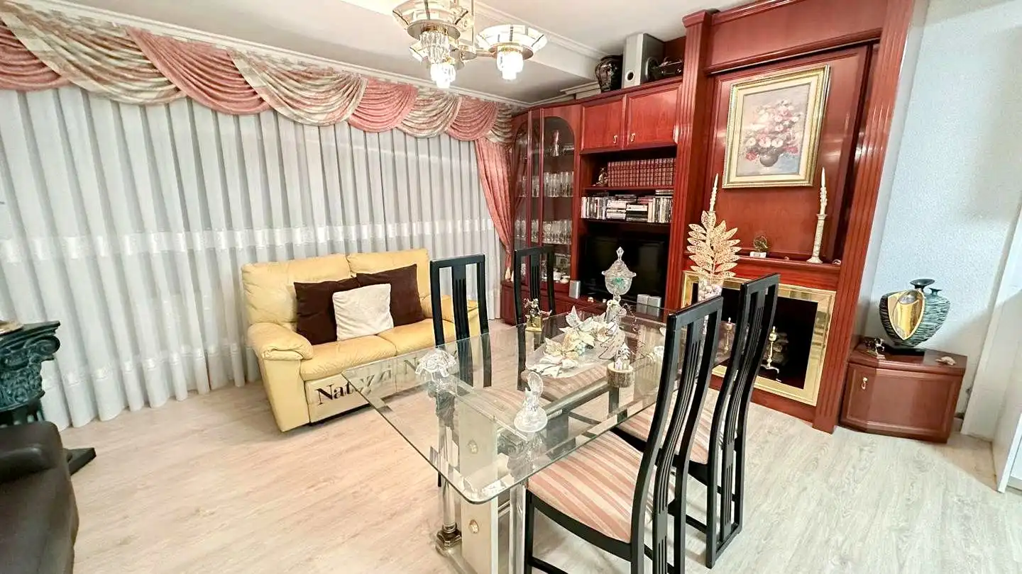 Comedor de Piso en venta en  Logroño con Calefacción, Trastero y Balcón