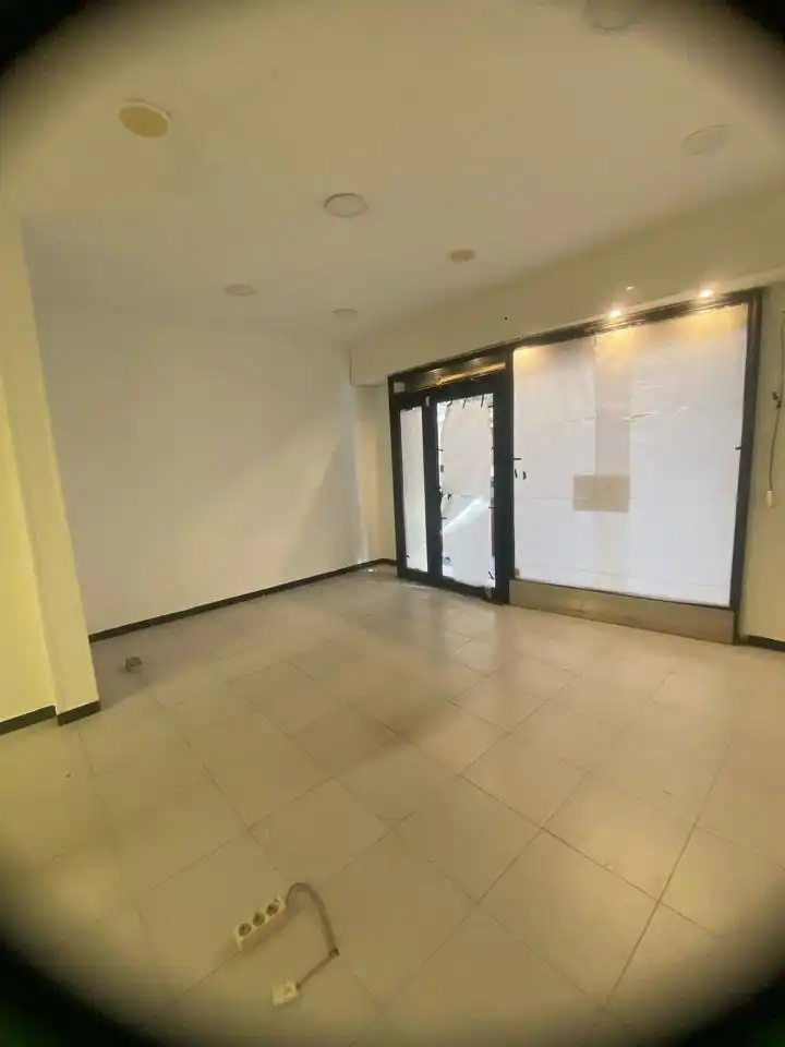Locale commerciale in vendita a Carrer Canonge Brugulat, imagen 4