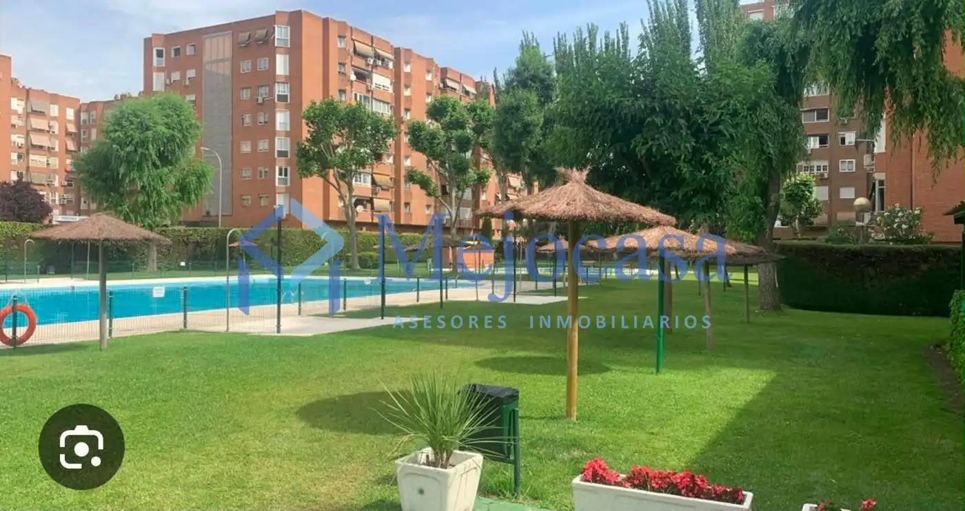 Piscina de Pis en venda en Fuenlabrada amb Calefacció, Terrassa i Moblat