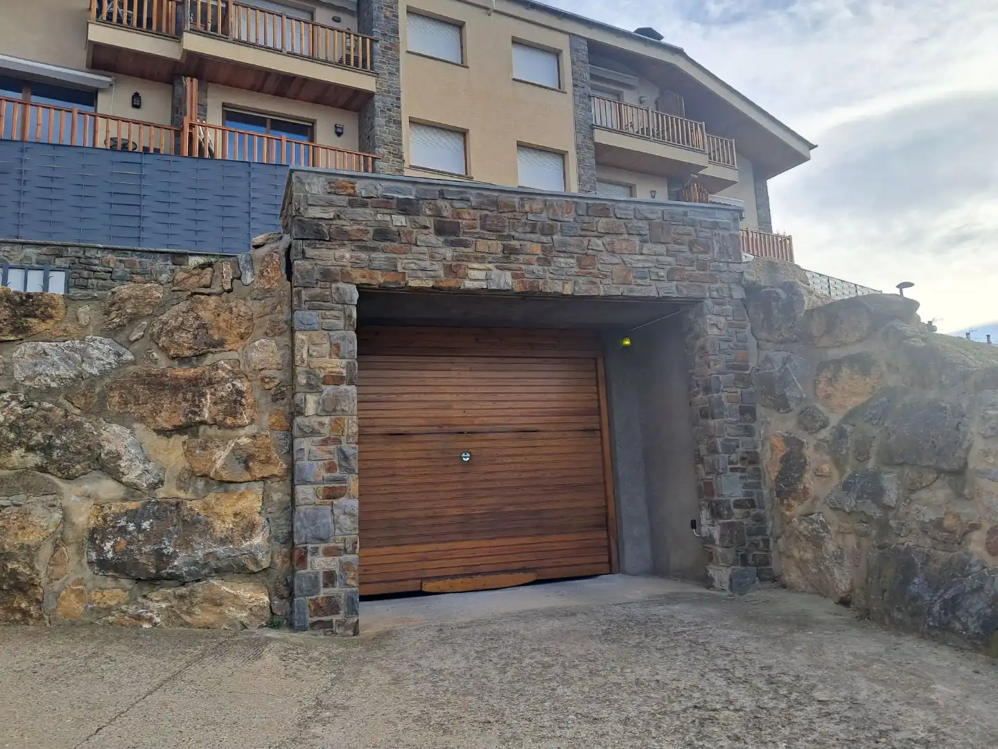 Exterior view of Garage for sale in Puigcerdà