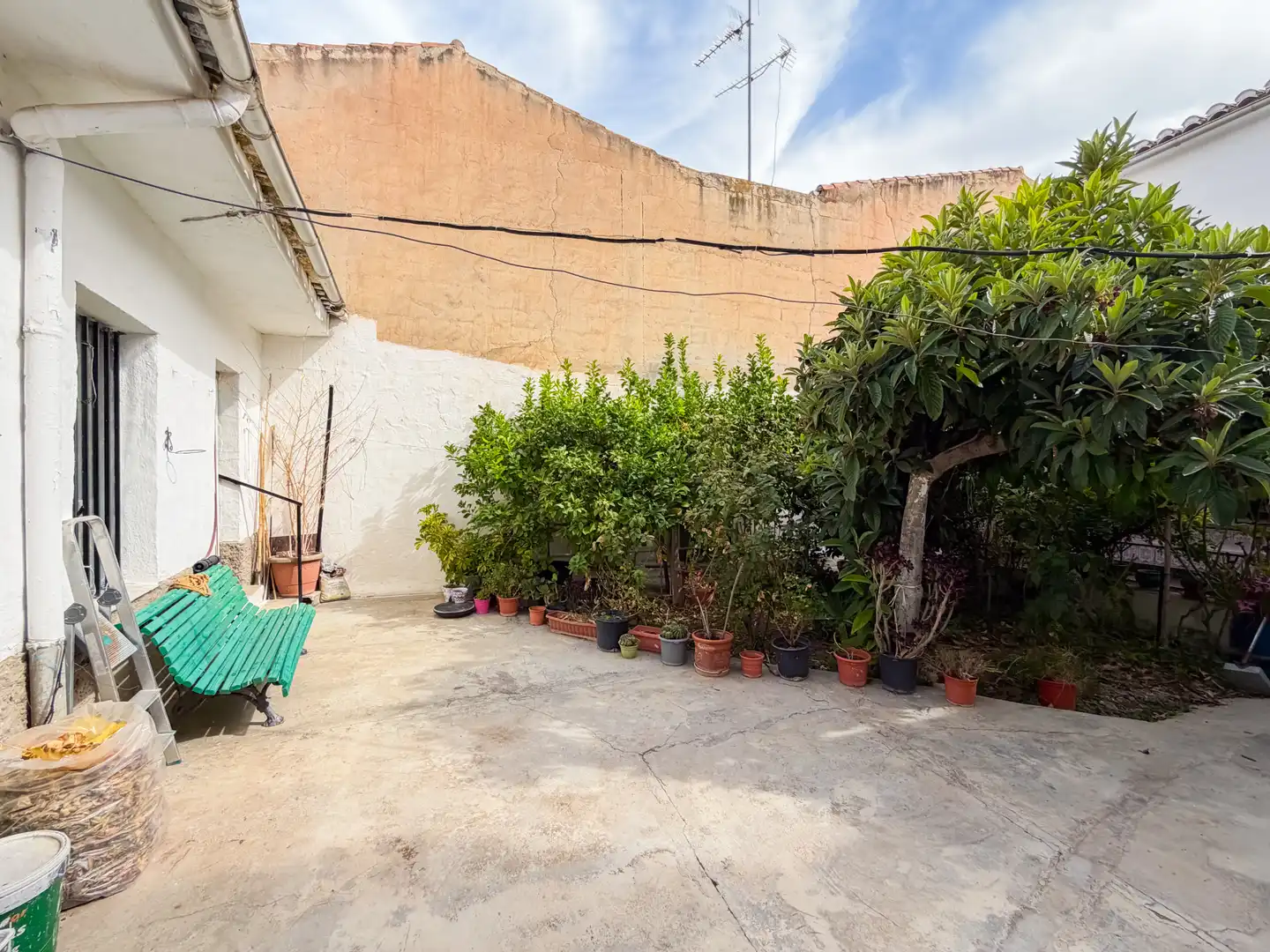 Terrasse von Einfamilien-Reihenhaus zum Verkauf in Baza mit Privatgarten, Parkett und Abstellraum