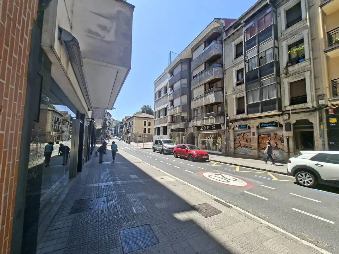 Local comercial de lloguer a Durango