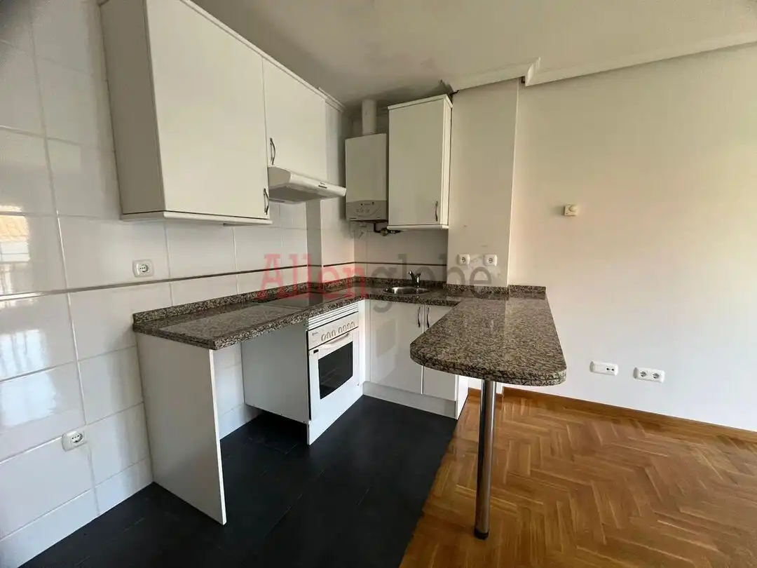 Apartment with lift for sale in Soto del Barco, imagen 4