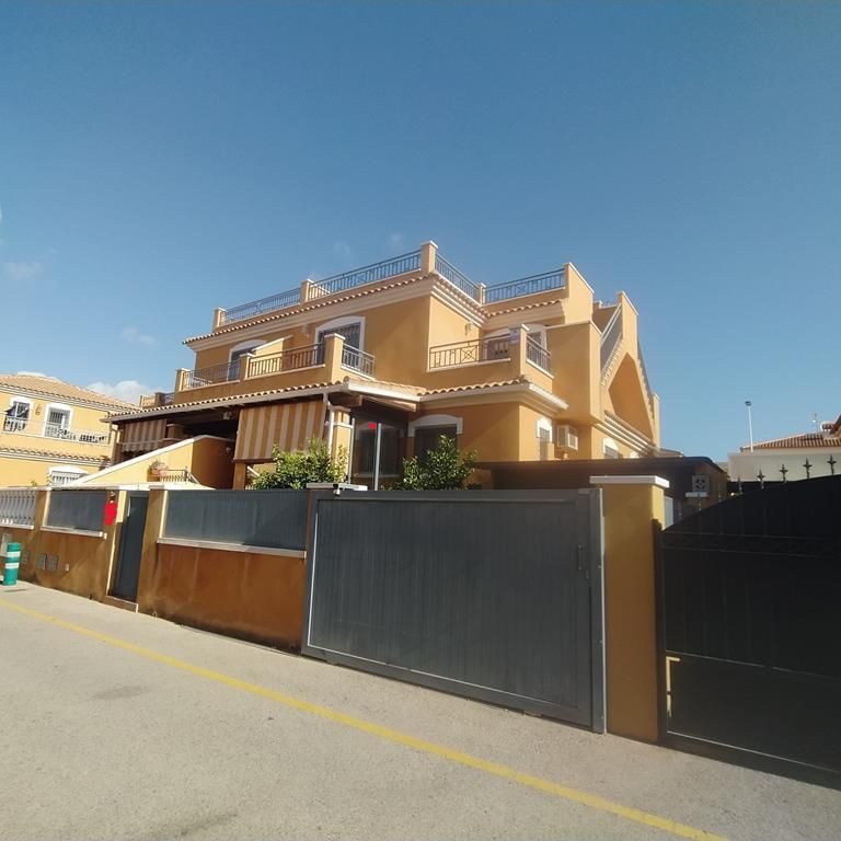 Exterior view of Single-family semi-detached for sale in Torrevieja