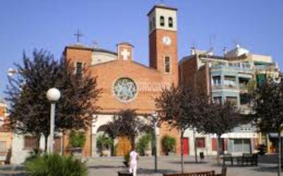 Vista exterior de Casa o xalet en venda en Sant Adrià de Besòs amb Aire condicionat