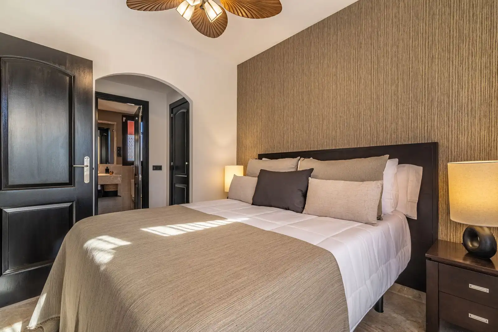 Habitación de Apartamento en venta en Dos Hermanas con Amueblado, Horno y Lavadora