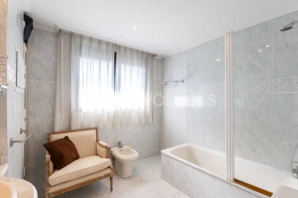 Baño de Ático de alquiler en Valencia con Aire acondicionado, Calefacción y Terraza