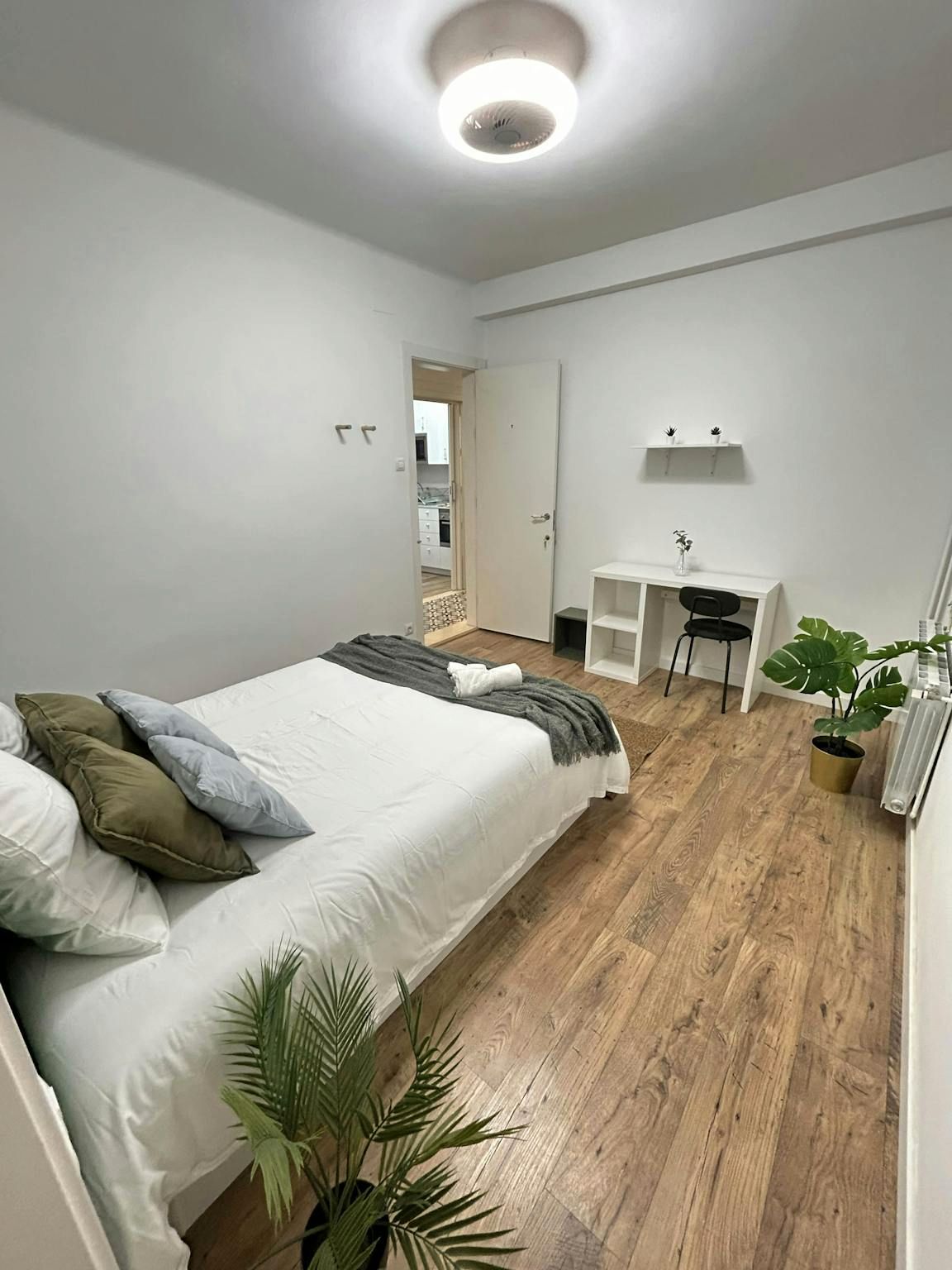 Habitación de Piso para compartir en  Barcelona Capital con Calefacción, Amueblado y Lavadora