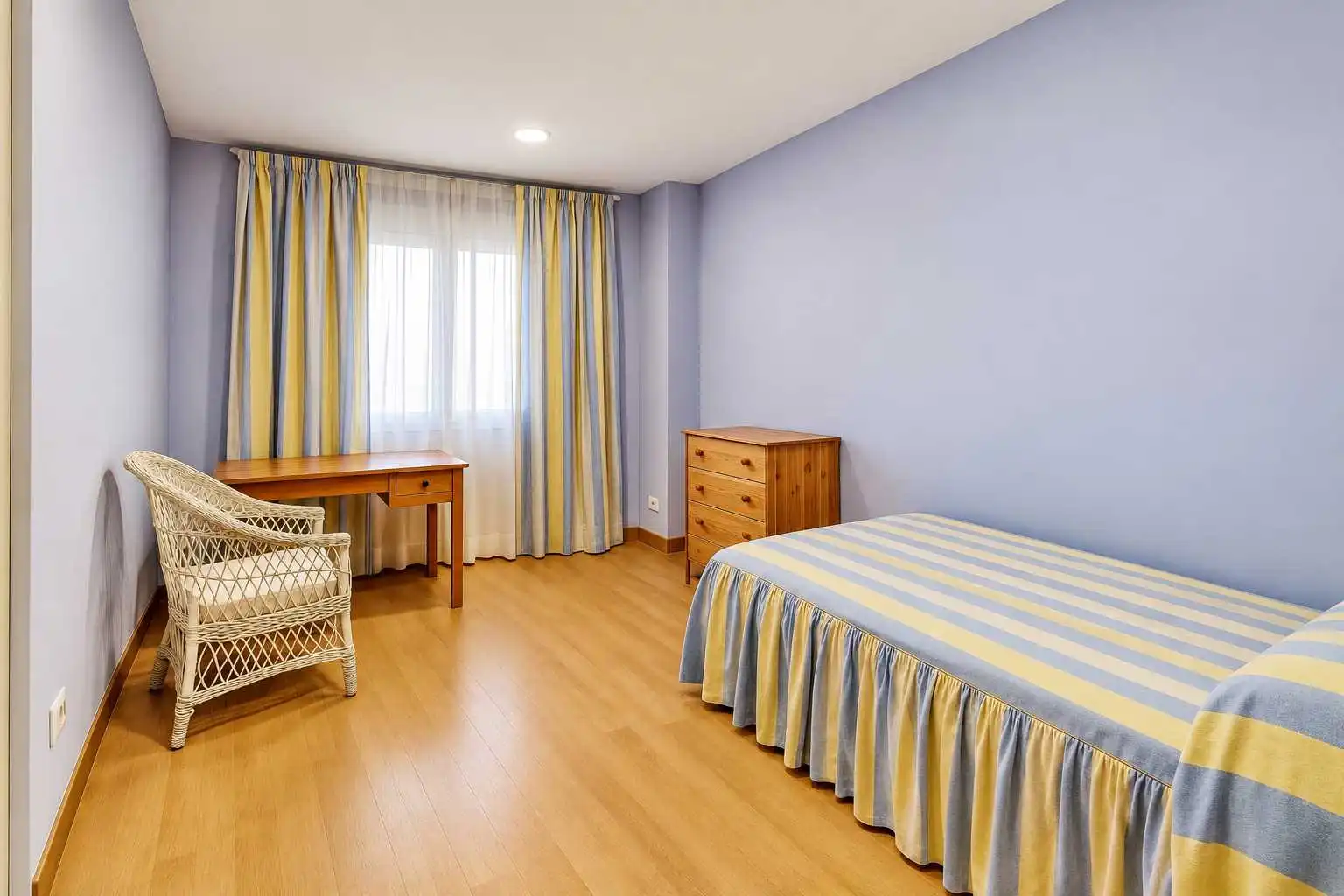 Bedroom of Flat for rent in Santander  with Heating, Furnished and Oven