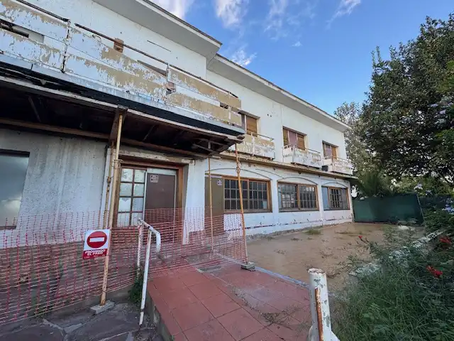 Vista exterior de Casa o xalet en venda en Mataró amb Jardí privat, Parquet i Terrassa