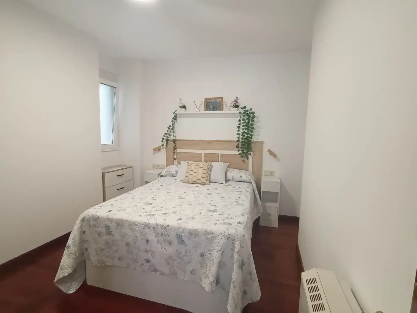 Dormitori de Pis de lloguer en Ferrol amb Calefacció, Parquet i Moblat