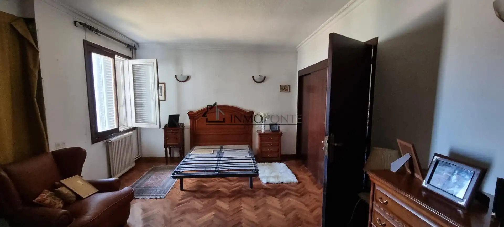 Dormitori de Casa o xalet en venda en Pontevedra Capital  amb Calefacció, Jardí privat i Terrassa