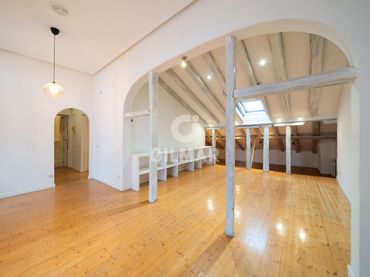 Duplex con balcone in vendita a Centro