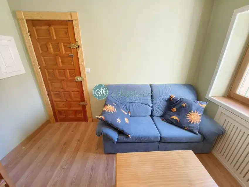 Living room of Flat for sale in Segovia  with Heating, Terrace and Furnished