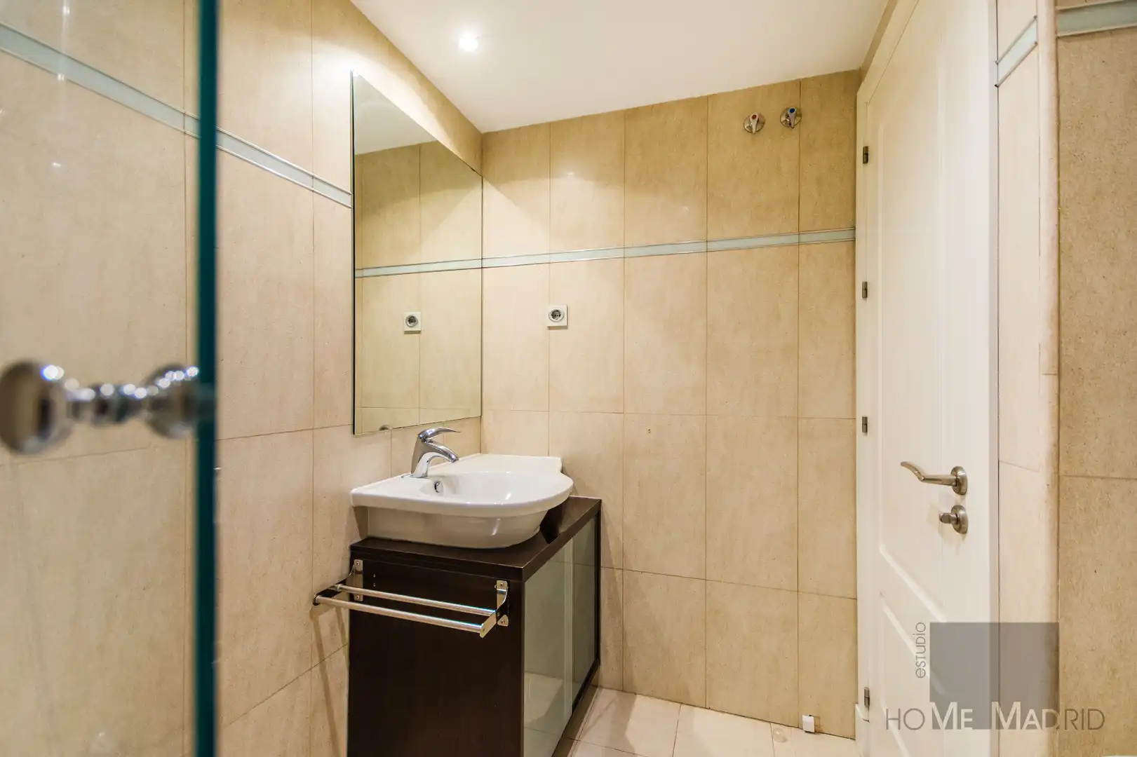 Bathroom of Flat for sale in Madrid  with Air Conditioner, Heating and Storage room