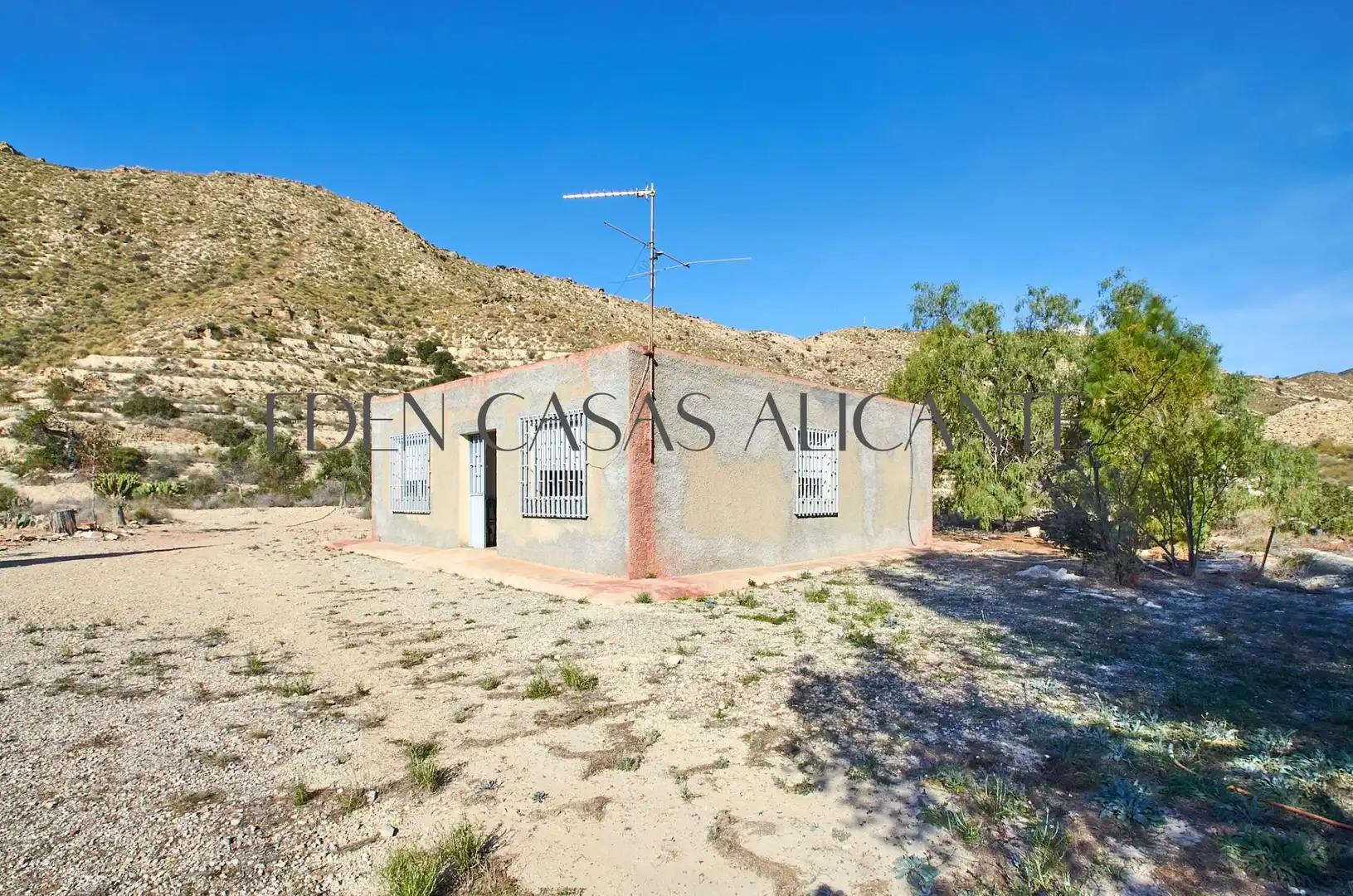 Vista exterior de Casa o chalet en venta en Busot con Terraza y Trastero