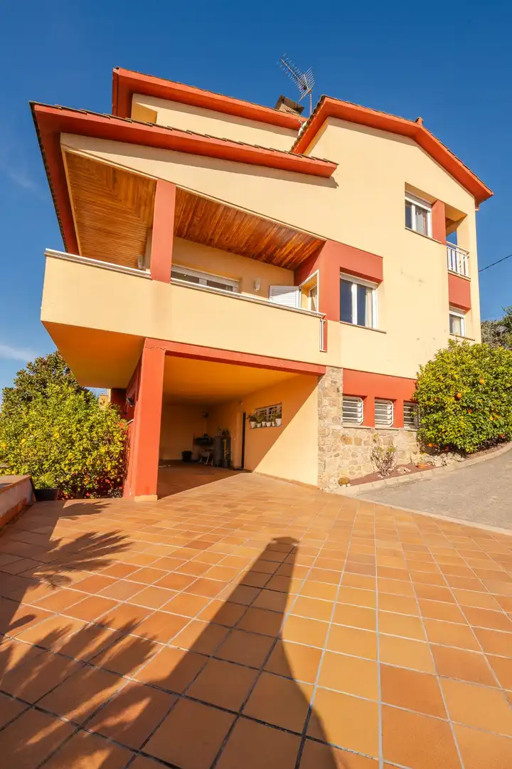 Vista exterior de Casa o chalet en venta en Banyoles con Terraza, Piscina y Balcón