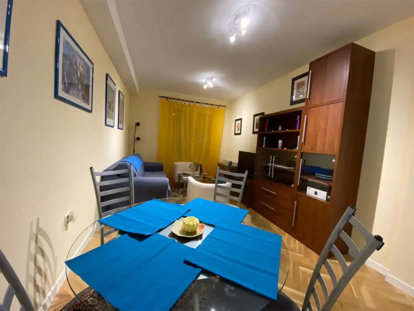 Sala d'estar de Dúplex de lloguer en Tarancón amb Parquet, Moblat i Balcó