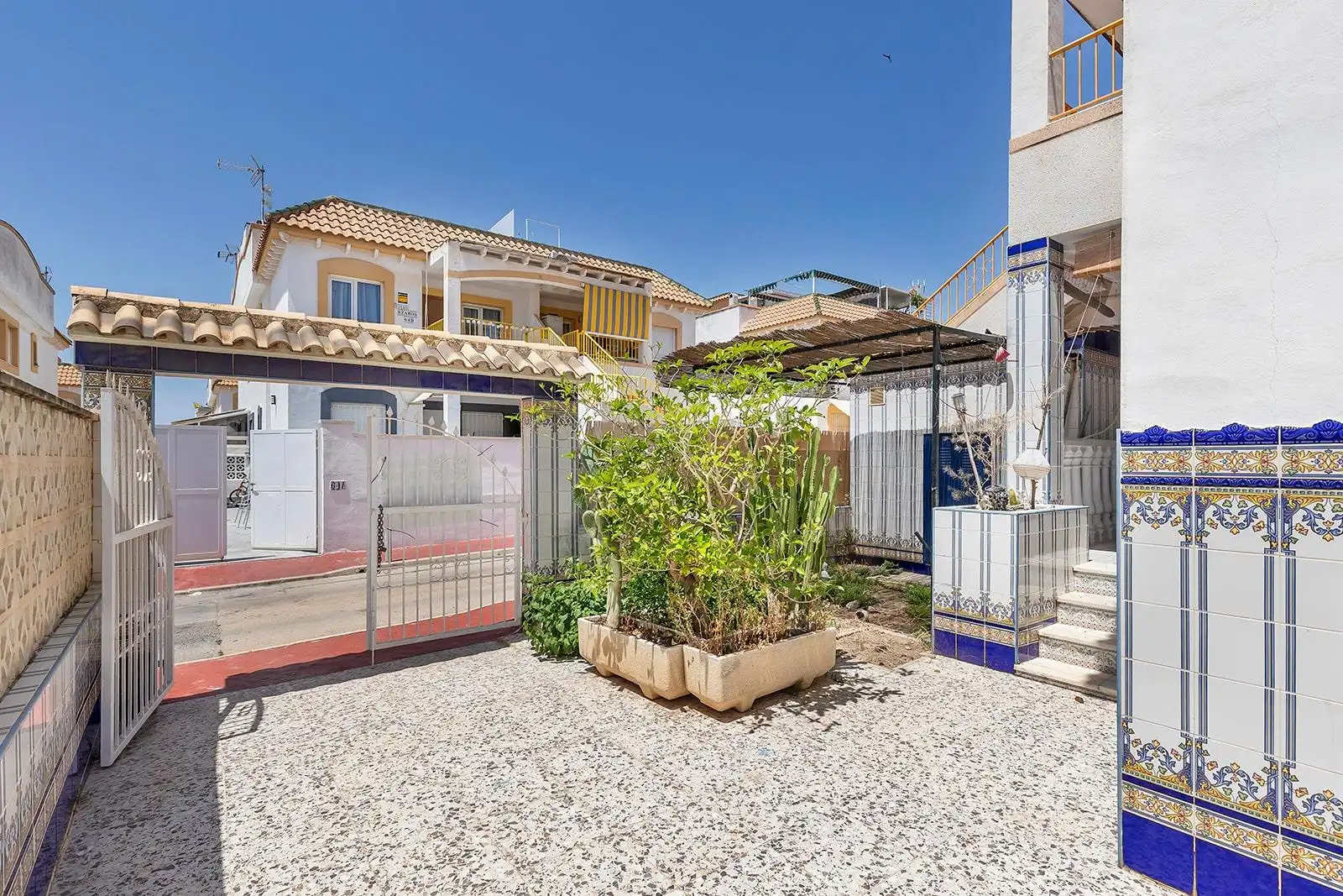 Exterior view of Houses for sale in Torrevieja  with Terrace, Furnished and Community pool