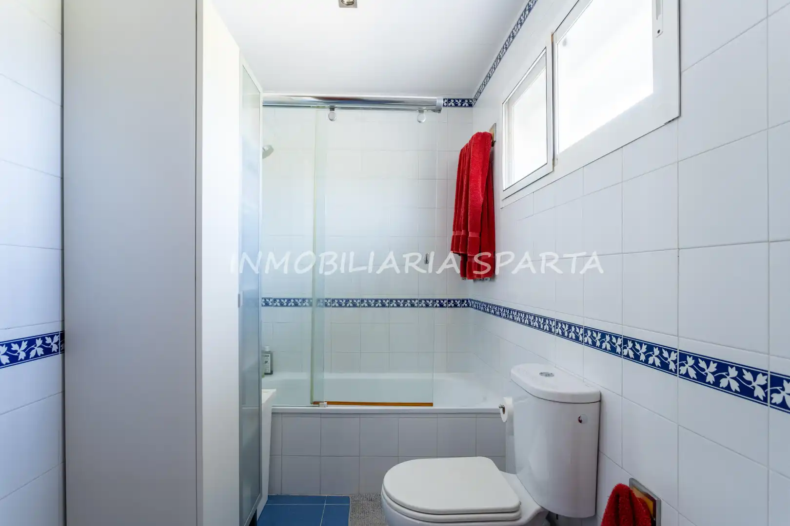Bathroom of Detached homes for sale in Bollullos de la Mitación  with Air Conditioner, Terrace and Oven