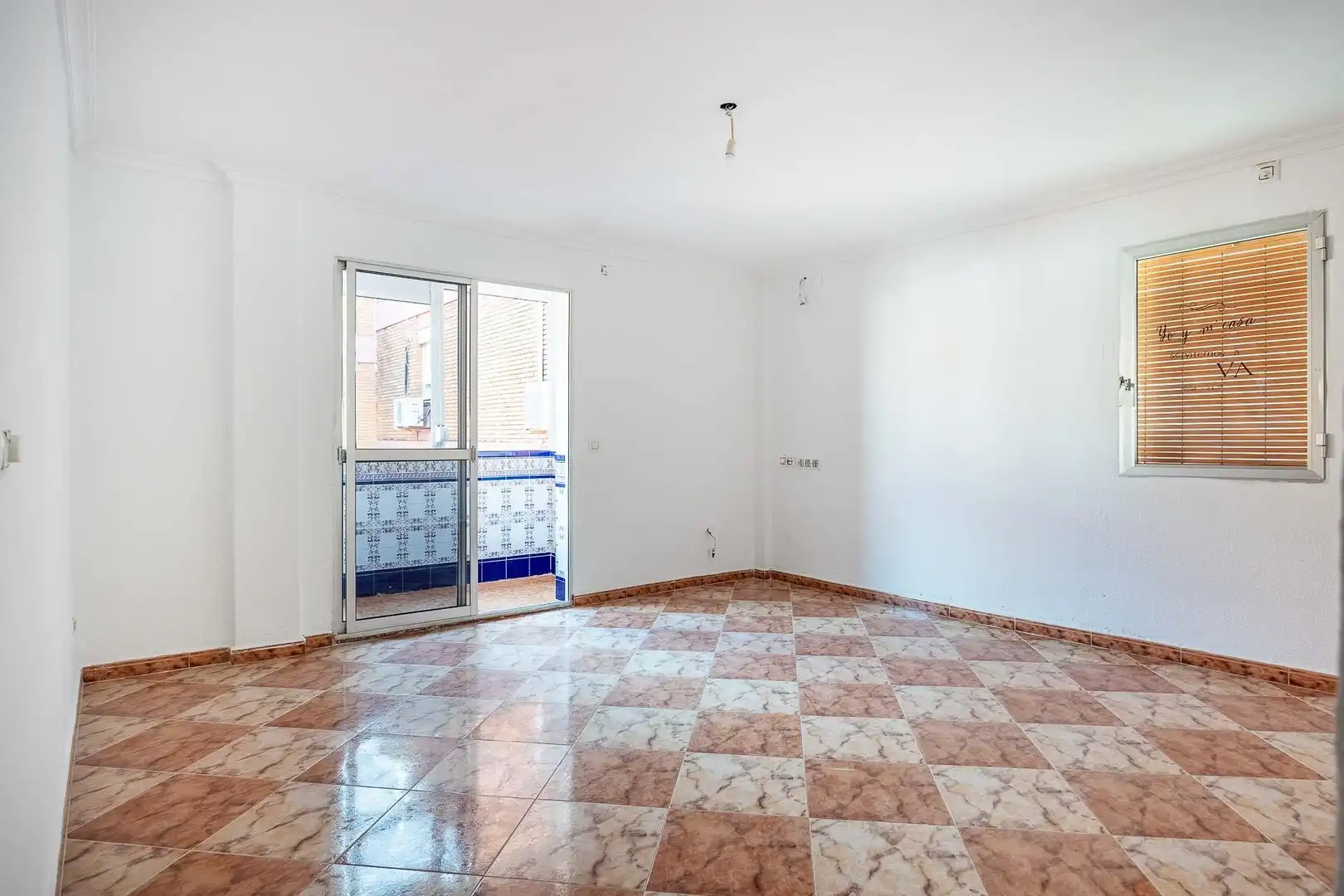 Piso en venta en Alcalá de Guadaira con Balcón