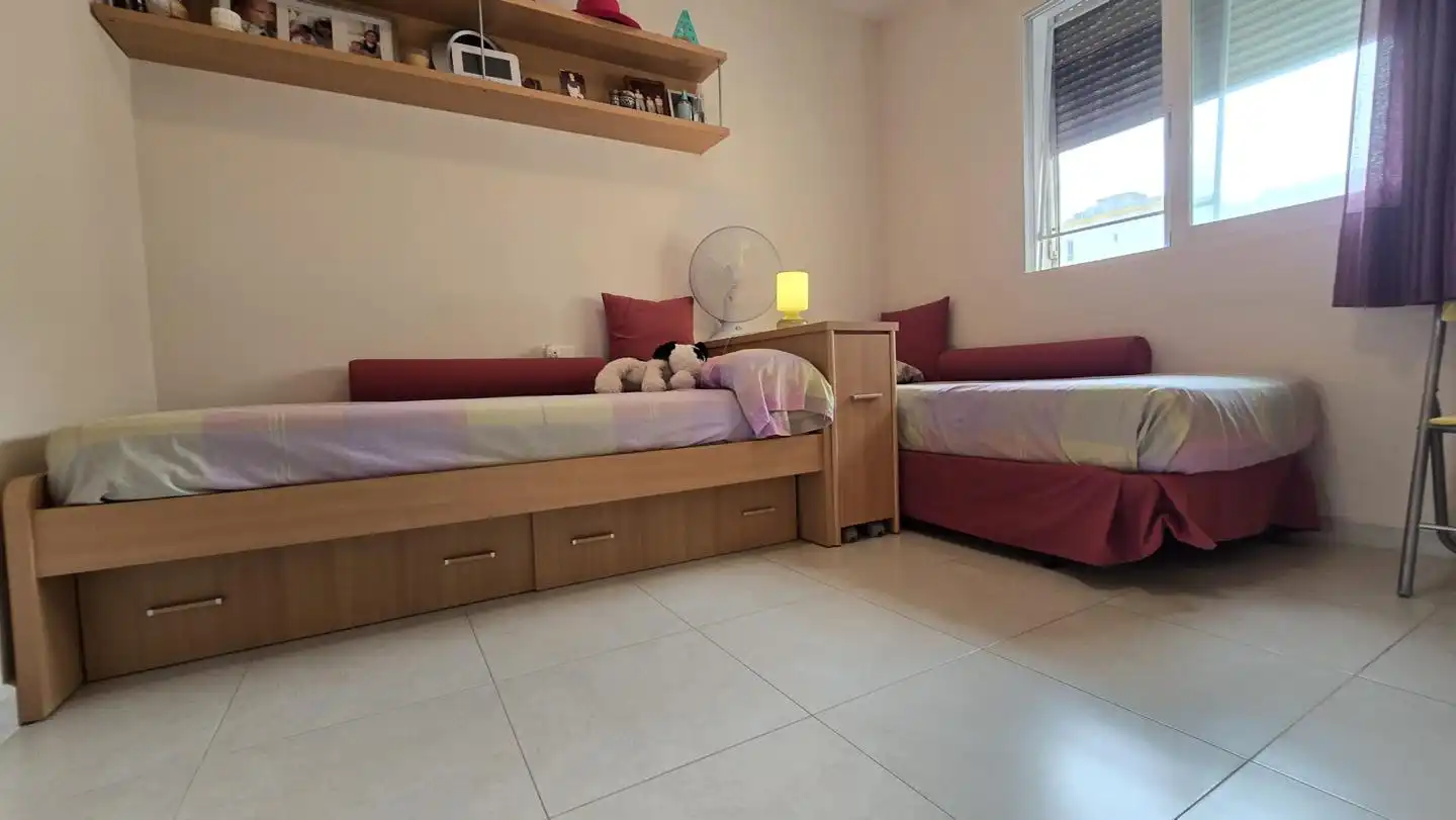 Habitación de Apartamento de alquiler en Gandia con Terraza, Amueblado y Piscina comunitaria