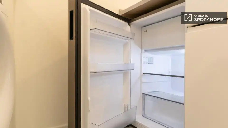 Cocina de Estudio para compartir en Madrid con Aire acondicionado, Calefacción y Terraza